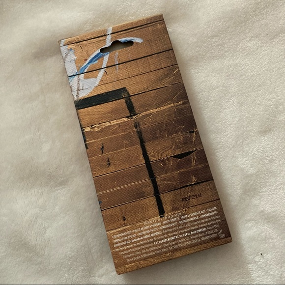 Urban Decay Jean-Michel Basquiat palette & brush - Picture 2 of 3